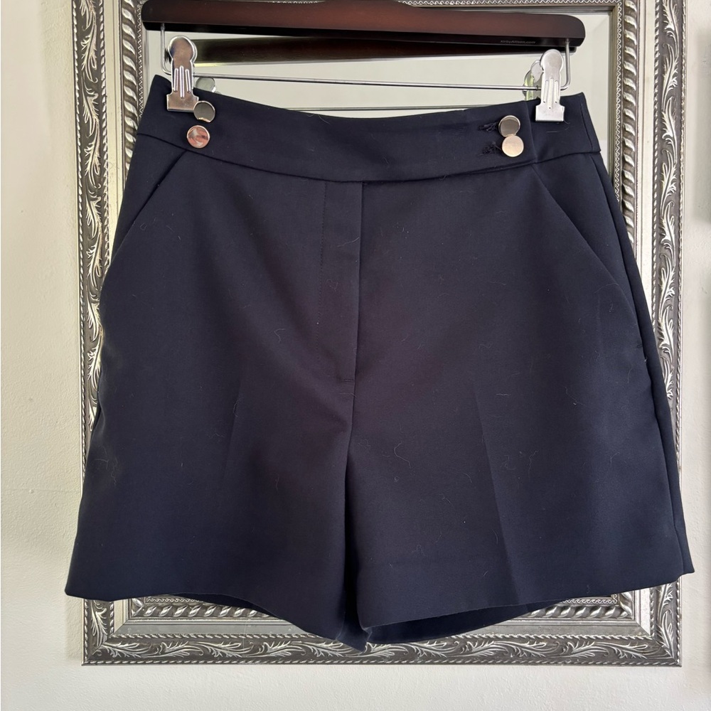 H&M shorts in high waisted navy. EUC with pockets and silver tone button detail.